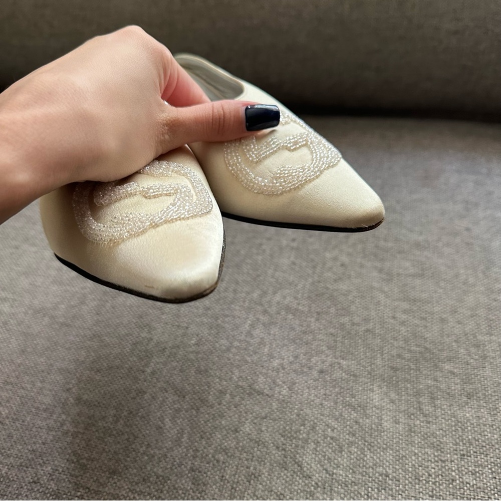 Rare vintage satin Gucci beaded mule heels - Picture 5 of 8